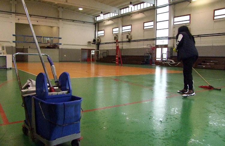 Il lavoro di asciugatura della palestra Braguti qualche settimana fa