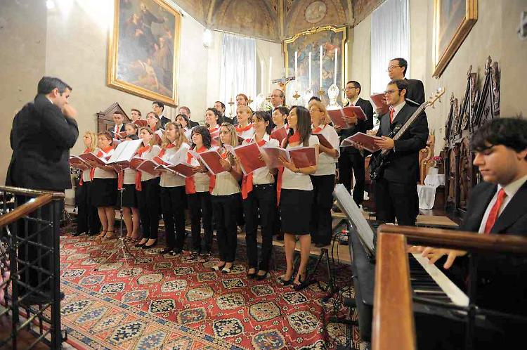 Tante voci, una lode: tre cori per il Santuario