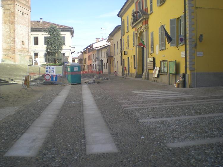 Piazza Gloriosi Caduti recentemente riqualificata e dotata di internet wi-fi gratuito