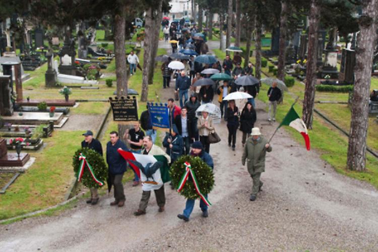 Guerra di date sulla messa del duce