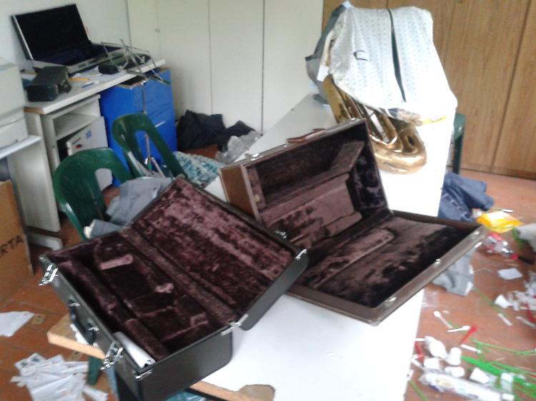 Le custodie degli strumenti sottratti alla banda di Sergnano