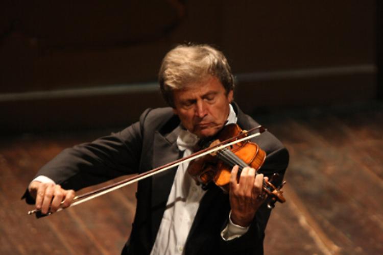 Uto Ughi, il trillo del violino... legato al collo