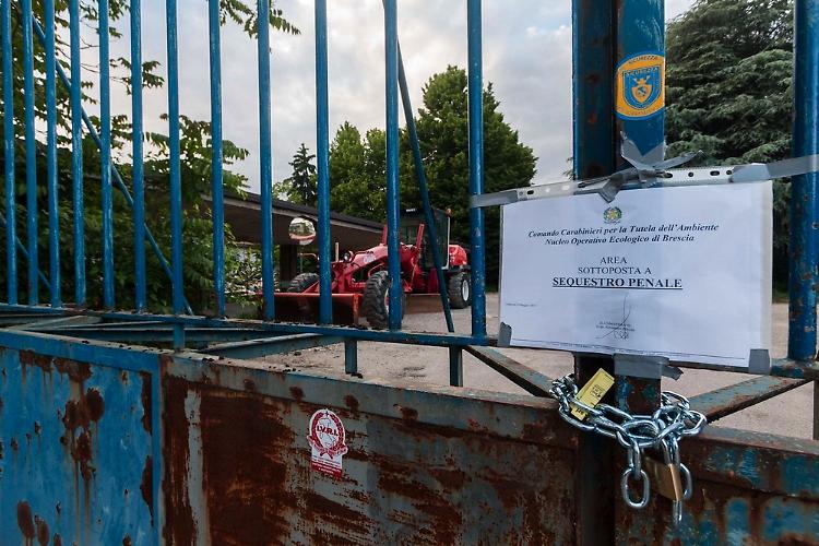 Rifiuti pericolosi e eternit, sequestrata area ex Macello