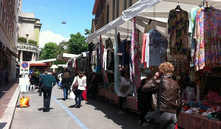 Il mercato va in centro: letali
per noi altri spostamenti