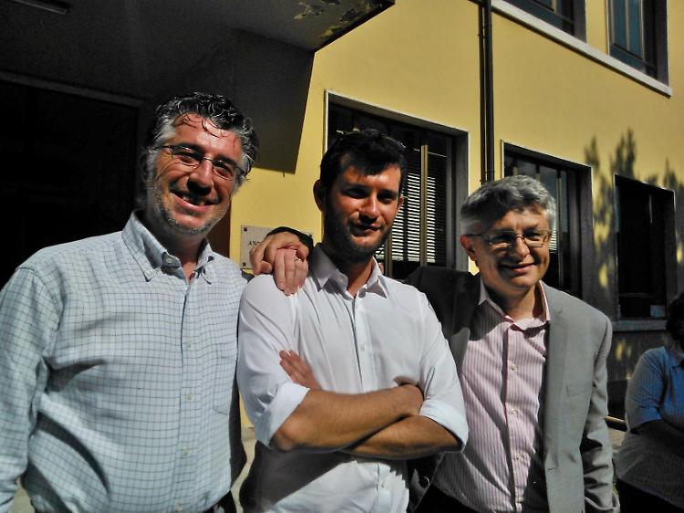 Alex Severgnini, al centro, neo sindaco di Capergnanica