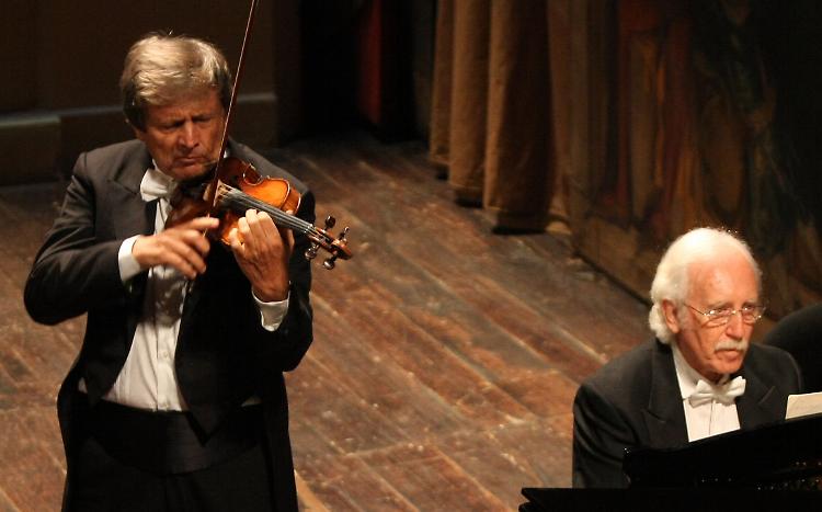 Uto Ughi inaugura
'Le Corde dell'Anima'