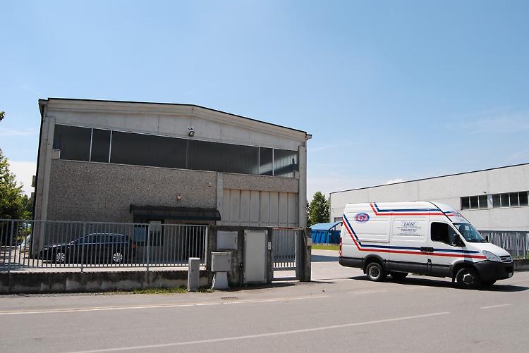 Maxi razzia alla Zagni, via anche un'auto e una moto