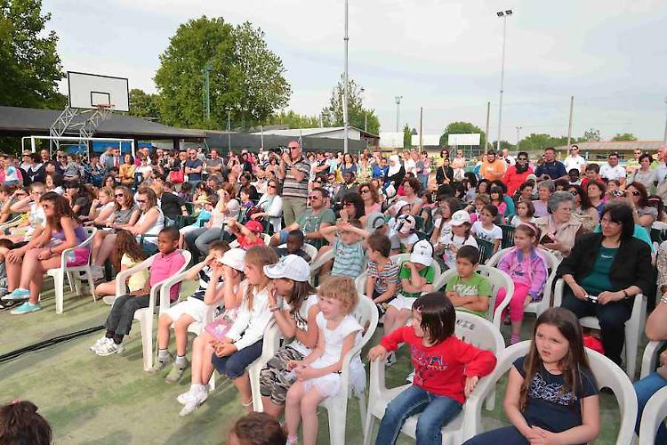 Quarant'anni di tempo pieno, la primaria festeggia