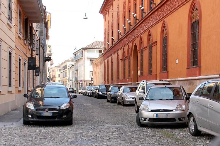 Corso Garibaldi pedonale
Parcheggi in via Trecchi