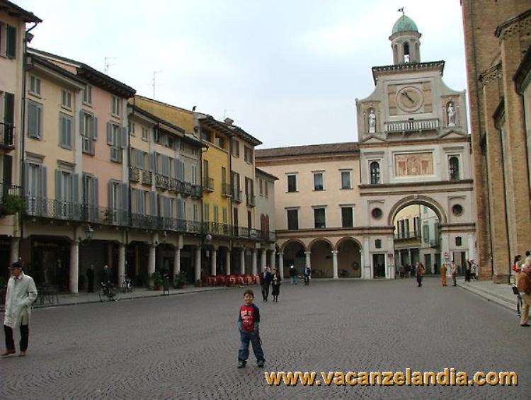 A palazzo Vimercati risuonano le note per strada