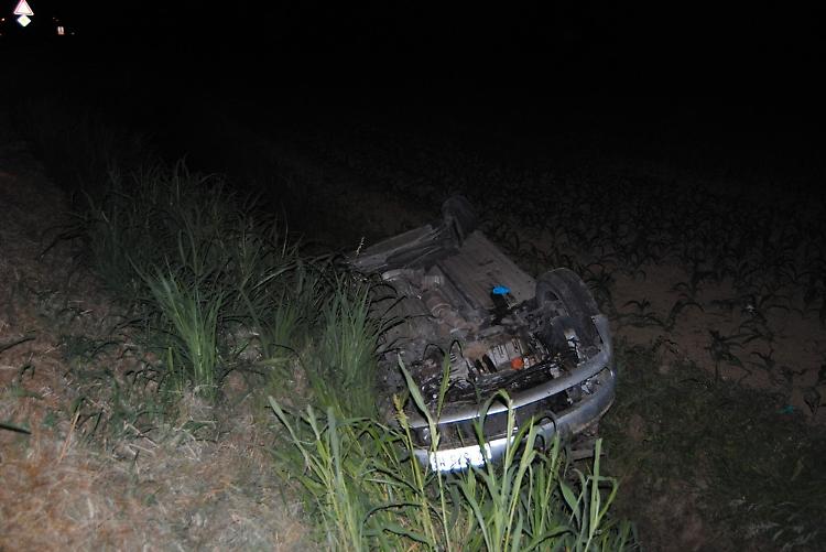 Auto ribaltata in un fosso, ferita una 21enne