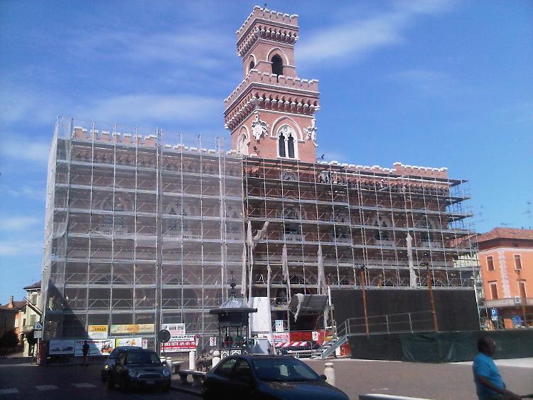 Si svela il municipio rimesso a nuovo