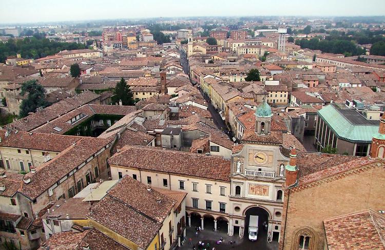 Una veduta aerea di Crema