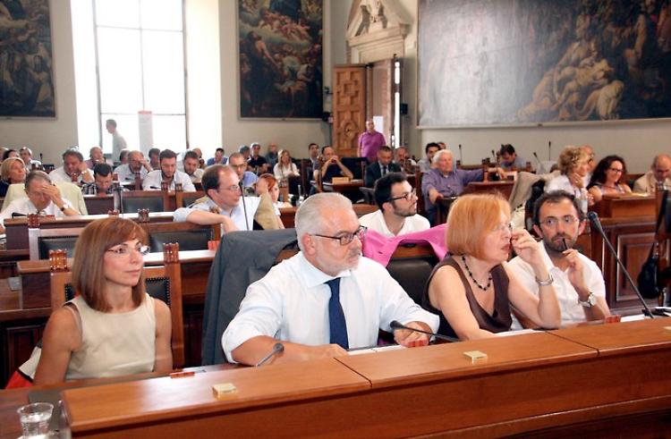 Polo commerciale di via Mantova, la maggioranza si spacca