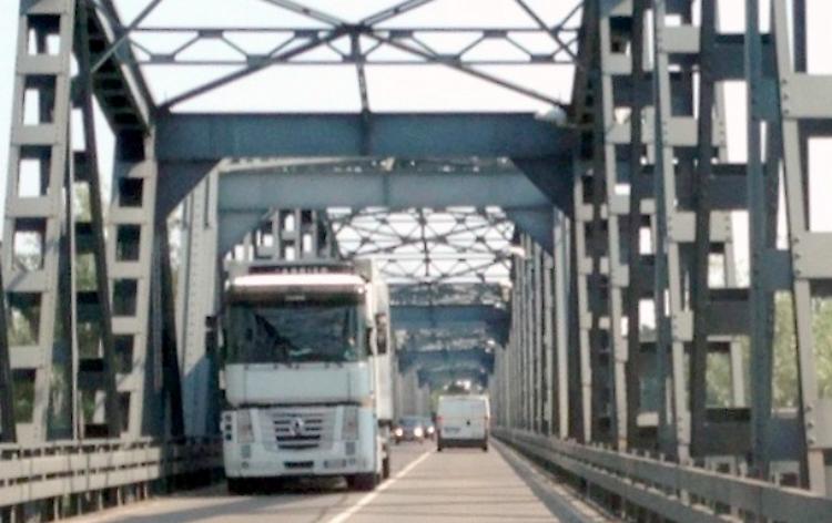 Ponte vietato ai tir, sulla sponda cremonese 96 sanzioni