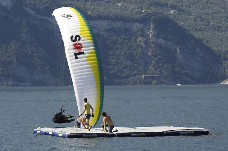A Gemona del Friuli la coppa del mondo di acrobazia in parapendio Acromax