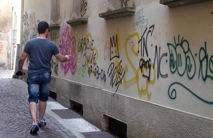 Muri imbrattati, il Comune 
vara l'operazione pulizia