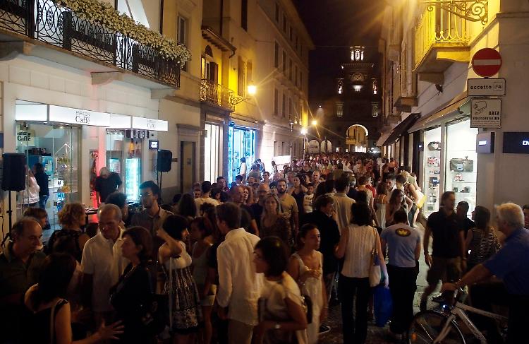 Shopping serale in città