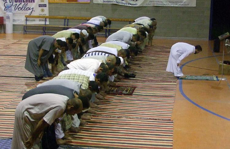 La preghiera del Ramadan dei musulmani cremaschi