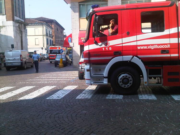 Donna cade in bagno, soccorsa da 118 e vigili del fuoco 
