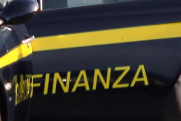 Coltiva funghi allucinogeni e marijuana nella sua abitazione, arrestato 32enne