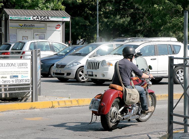 Rissa tra venditori abusivi