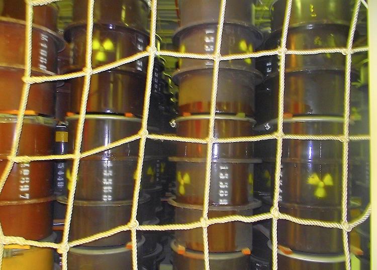 "Beni radioattivi: sotterrateli"
Anziana coppia raggirata