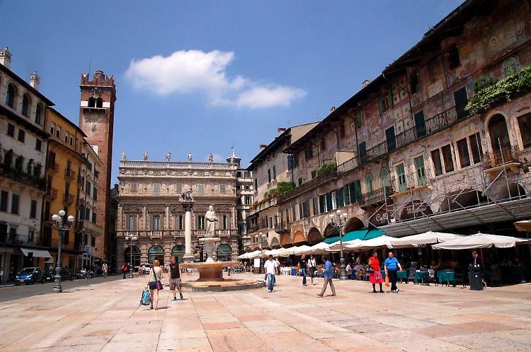 Piazza delle erbe a Verona