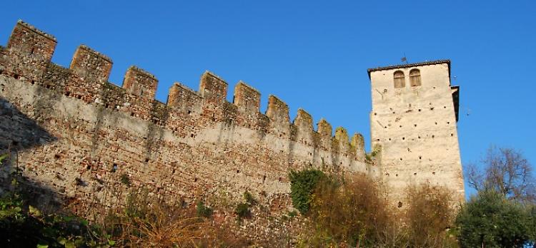 castello di monzanbano