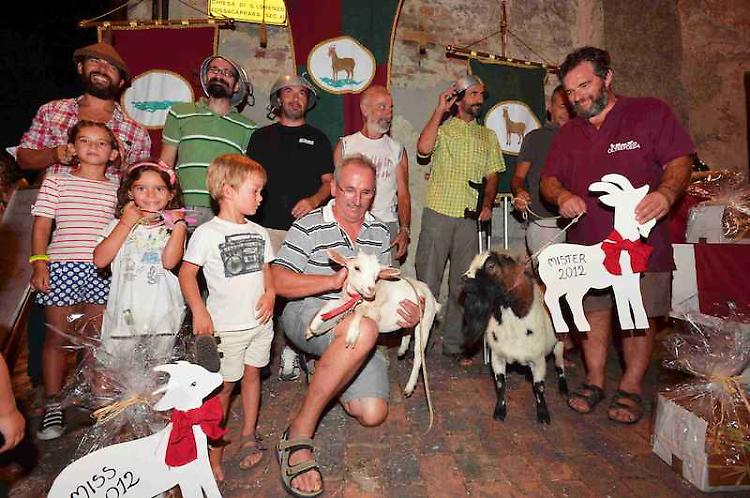 'Miss Capretta' apre la sagra di Fossa 2013