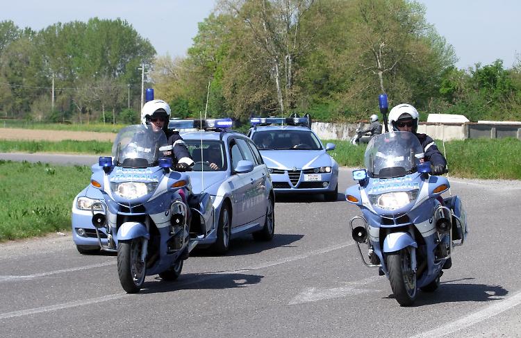 Mezzi della polizia stradale in azione