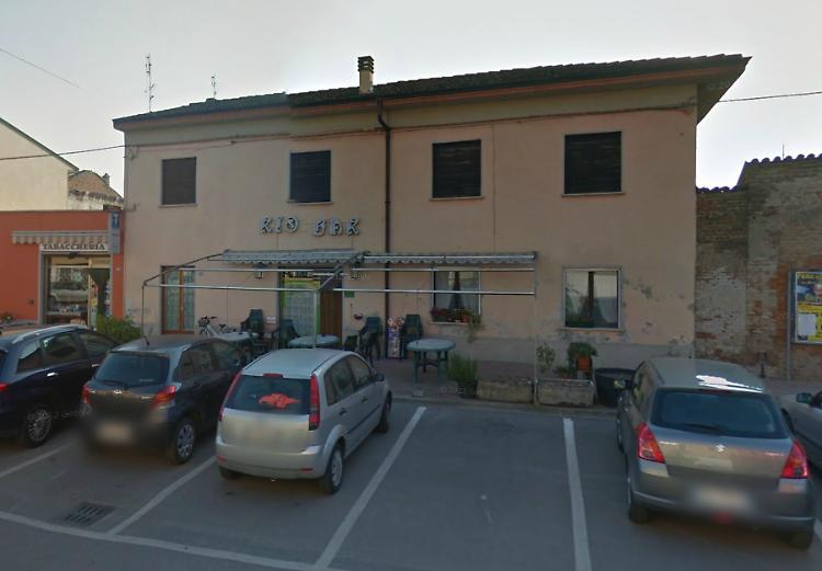 Banda delle macchinette in azione al Rio Bar