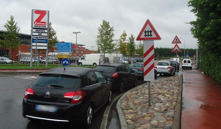 Guasto alle sbarre e code, automobilisti sfiorano la rissa