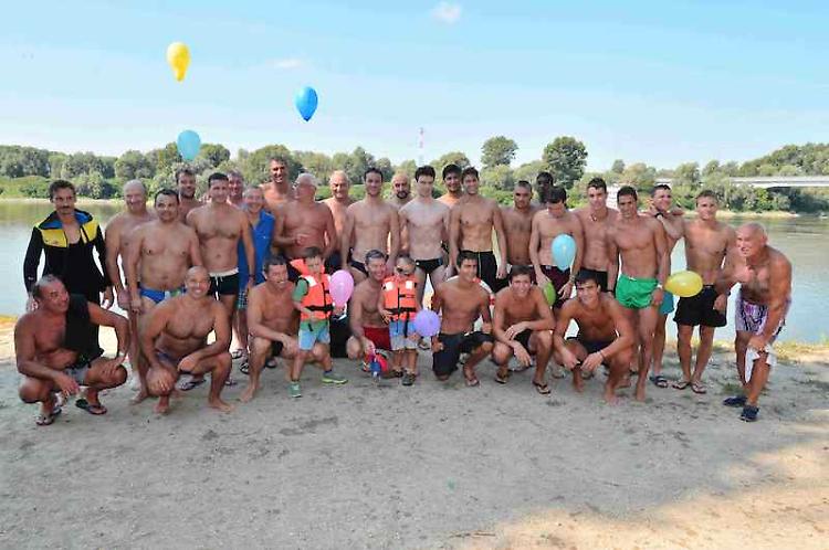 Il Po è tornato balneabile, si fa festa con il bagno di Ferragosto