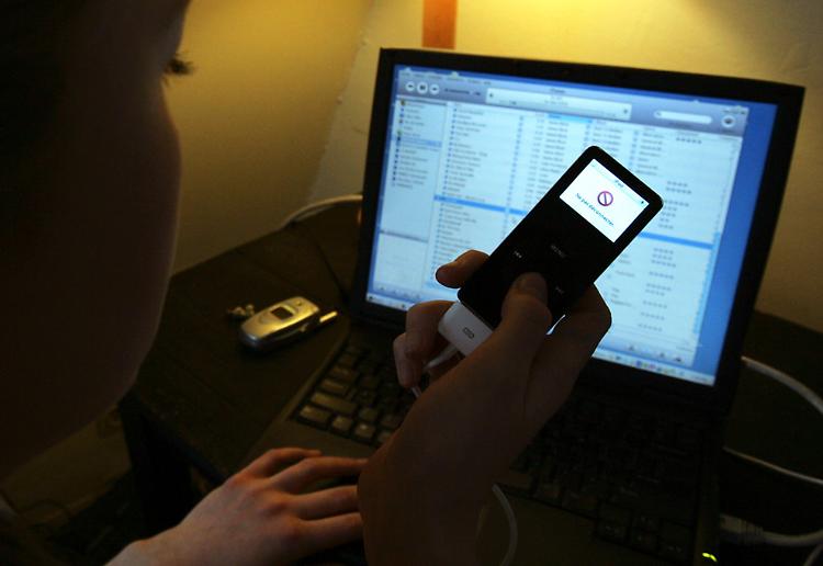 «Sono stata rapita», scherzo di due ragazzine su Facebook