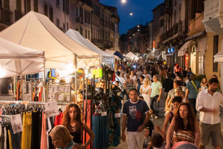 Corso Garibaldi affollato per i Giovedì d’estate