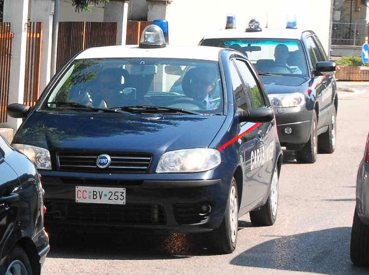 Sassate contro le finestre