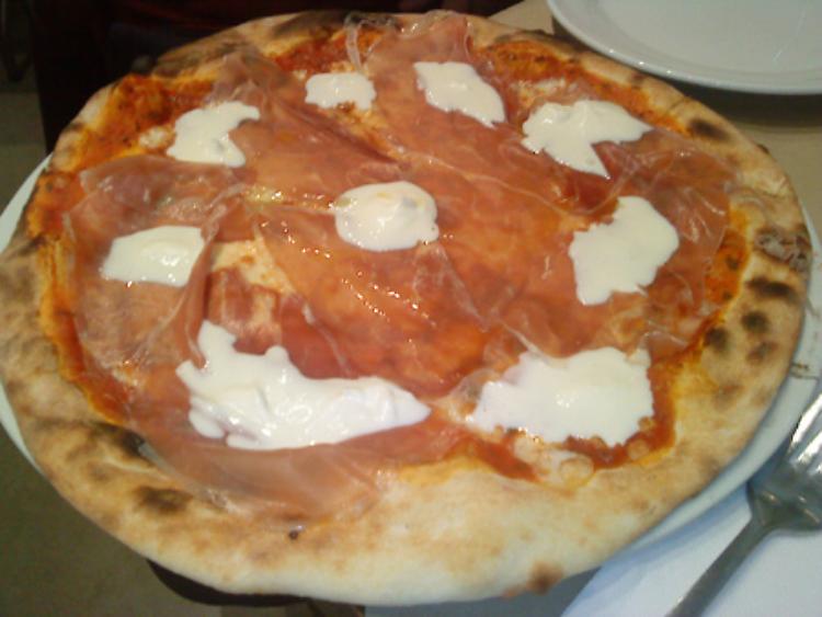 Pizza, prosciutto e vini della Confraternita dei Vignaioli della Torrechiara