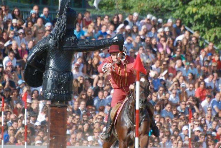 Rotelli dipinge il Palio della Quintana di Foligno