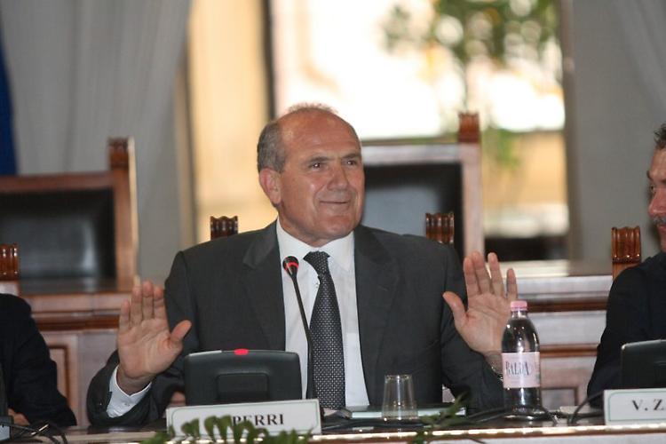 Il sindaco Oreste Perri si ricandida