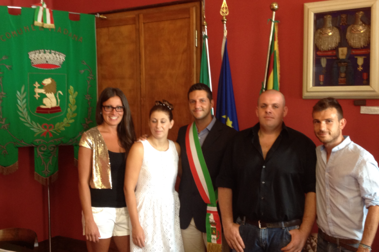 Agosto da record, 5 matrimoni civili