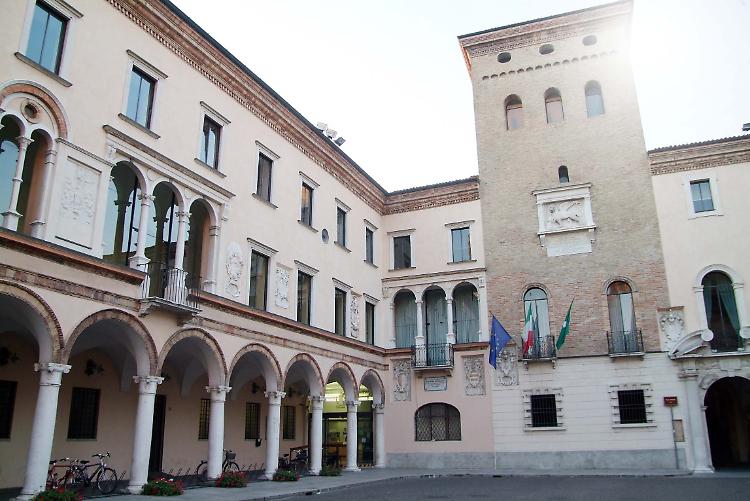 Il palazzo comunale a Crema