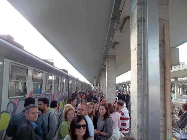 Due treni soppressi e ritardi, odissea anche verso Brescia