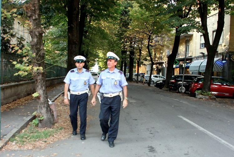Elemosina aggressiva in zona Po, nigeriano nei guai