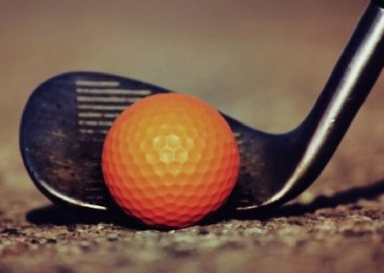 Un campo da golf a nove buche allestito in centro a Crema