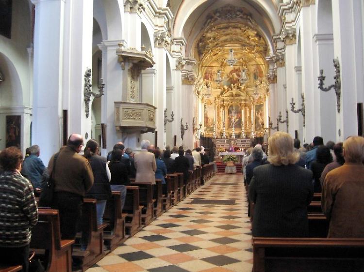 Rubate le offerte durante il funerale