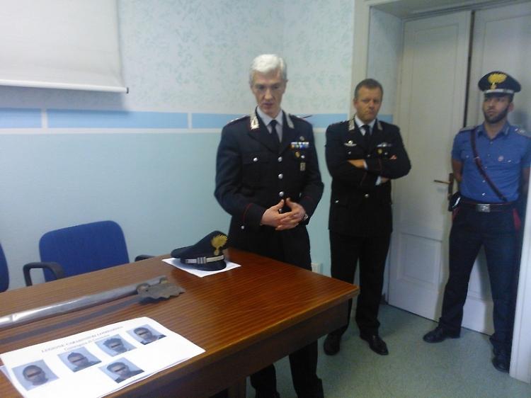 Pugni calci e sprangate, cinque indiani arrestati