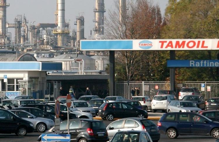 Caso Tamoil, il pm chiede l'archiviazione: «Inquinamento storico»