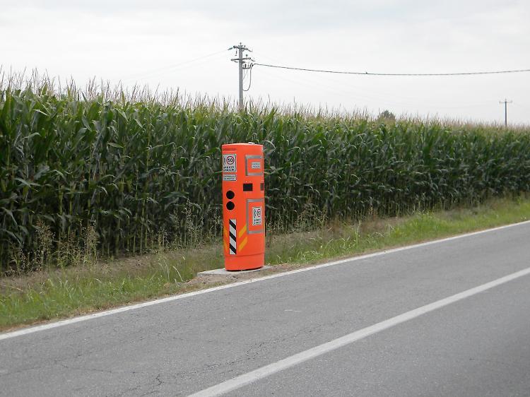 San Salvatore, strada pericolosa: raccolta firme e speed check
