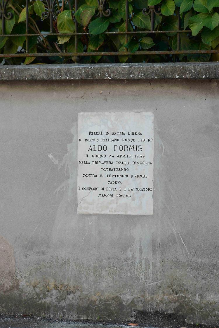 Partigiani, lapidi ripulite: ma è polemica